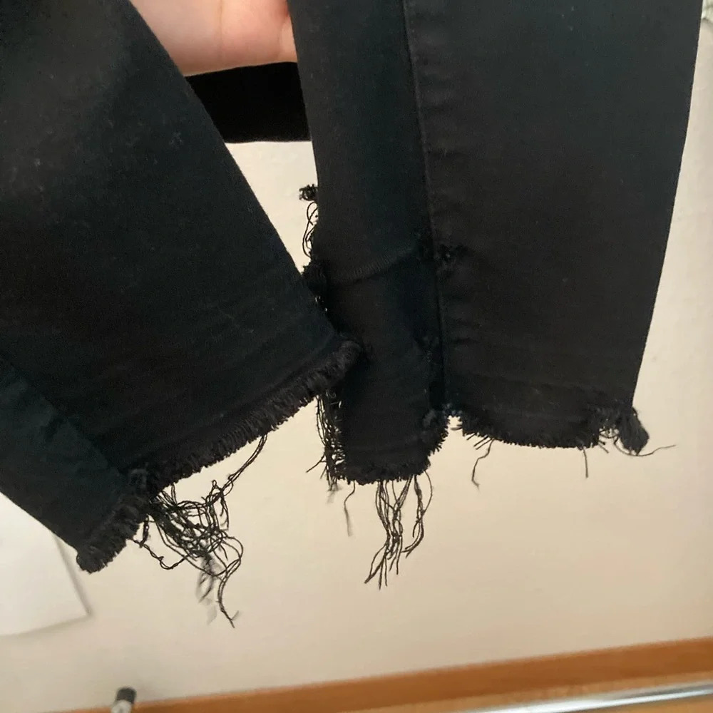 PAIGE Verdugo Crop Skinny Distressed Black Jeans Size 24 - Picture 8 of 11